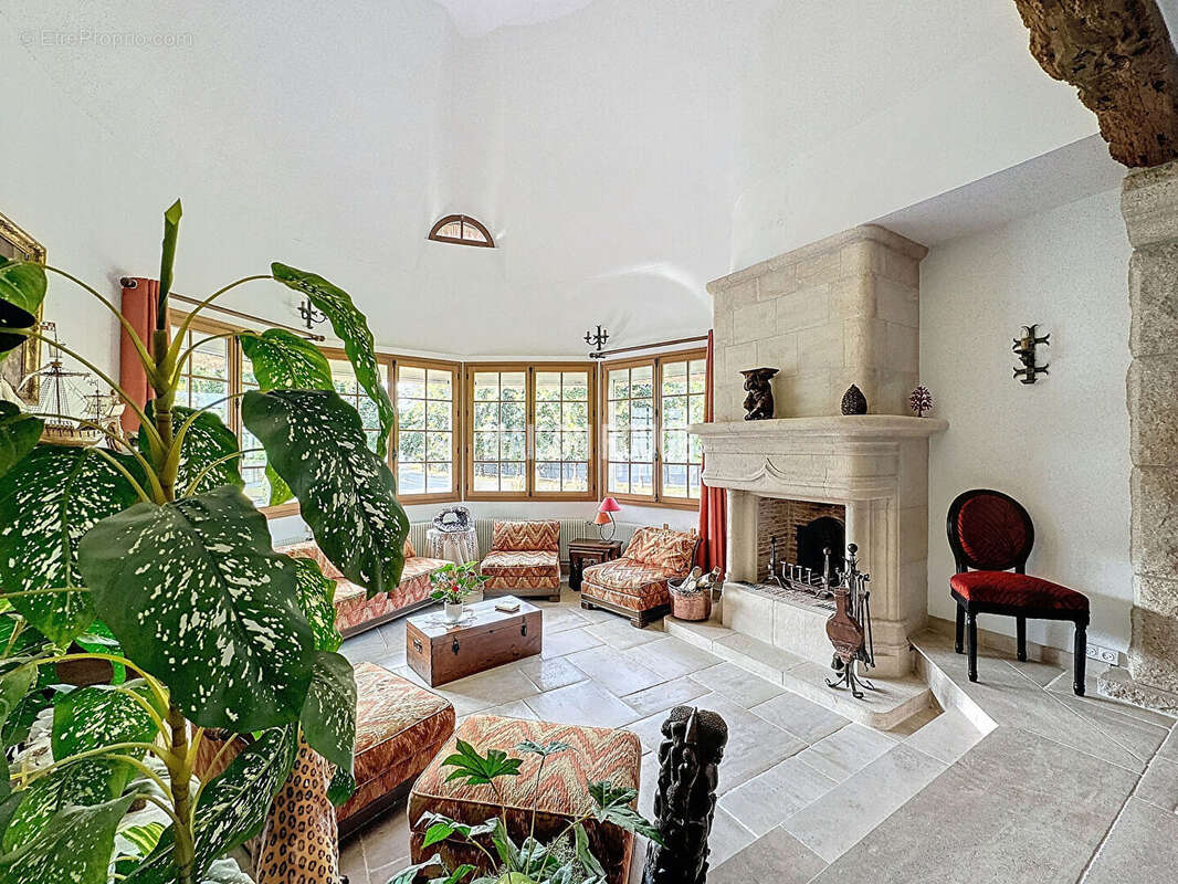 Maison à LE MESNIL-SAINT-DENIS