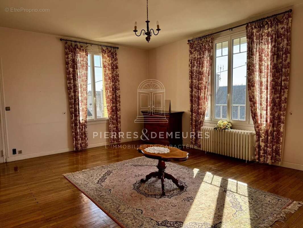 Maison à BRINON-SUR-SAULDRE