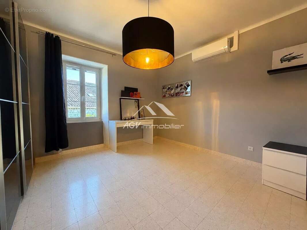 Mas de 220 m² – 6 chambres – Terrain de 1 722 m² – Piscine chauffée - photo 11