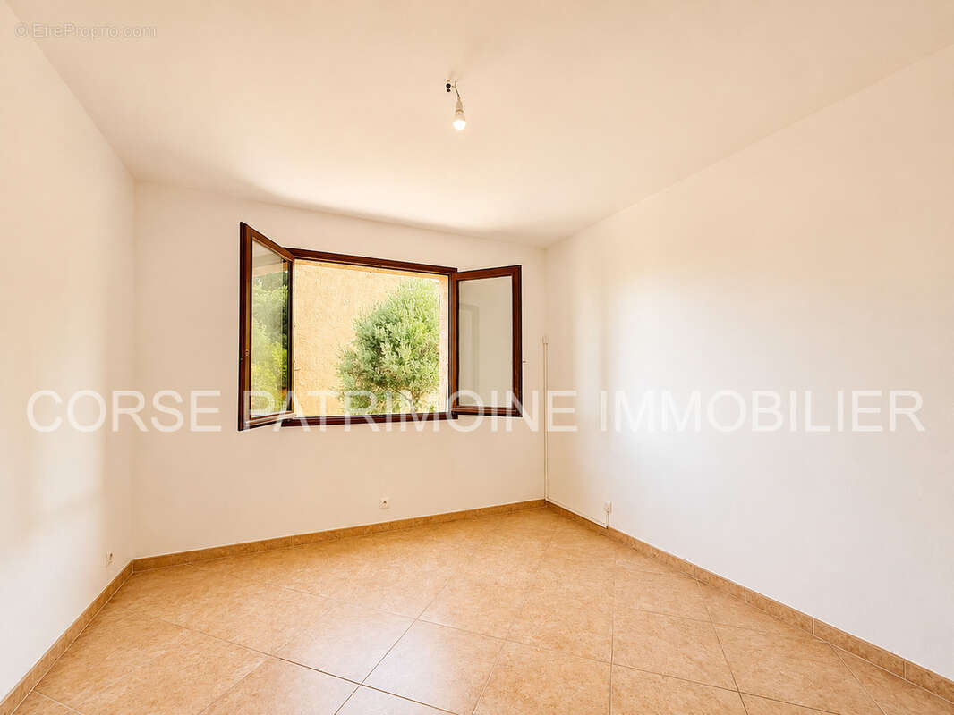 Villa aux multiples possibilités au coeur de Solenzara - photo 19