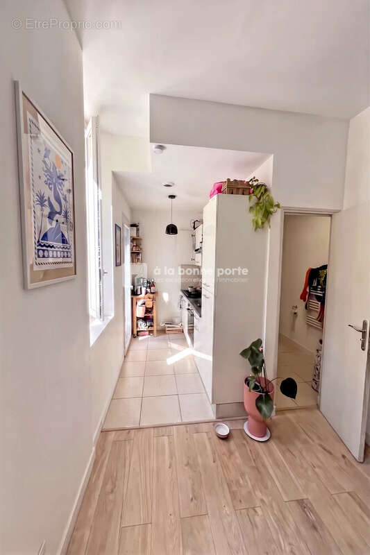 Appartement 63 m² à Marseille-1e  - photo 4