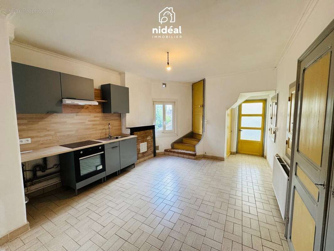 Maison à SOLRE-LE-CHATEAU