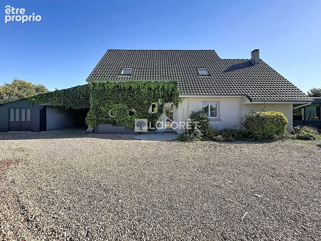 Maison familiale de 152 m² . terrain arboré de 1 677 m² . calme . - photo 2