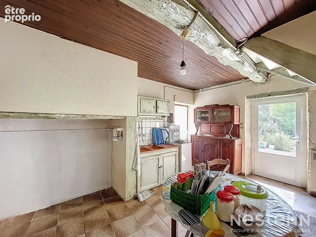 A Vendre Maison de ville en pierre de 123 m² habitable de plain-pied à proximité immédiate des commodités - photo 7