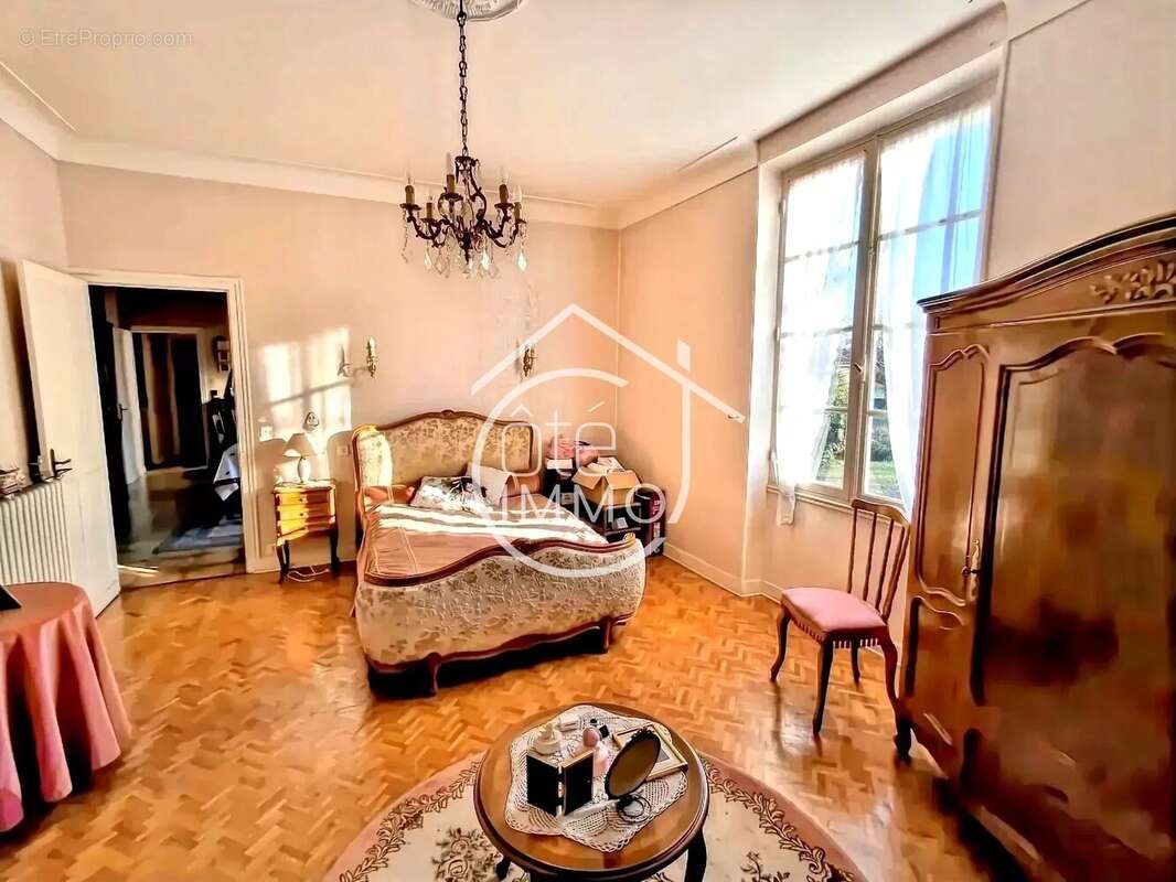 SAINT GERMAIN ET MONS : Belle propriété comprenant habitation principale, un séchoir à tabac, une grange et une longère - photo 9