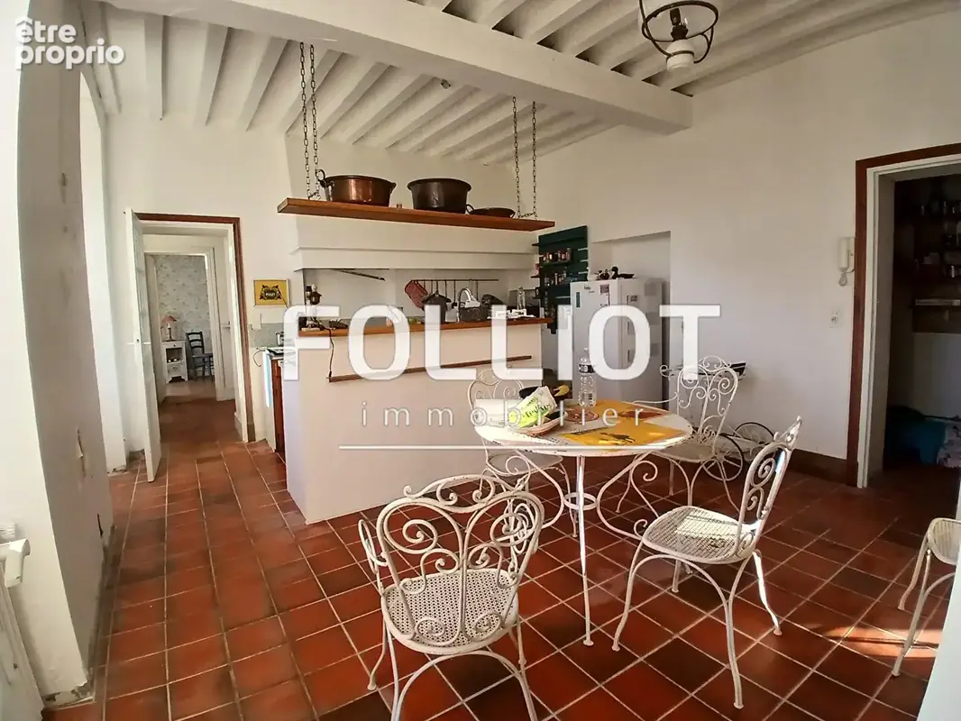 A vendre - Coup de coeur assuré pour cet ancien presbytère plein d'authenticité - photo 4
