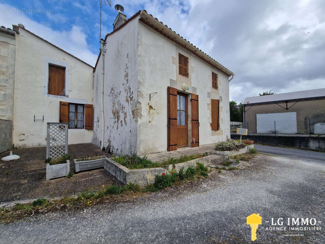 Maison à SAINT-MARTIAL-DE-MIRAMBEAU