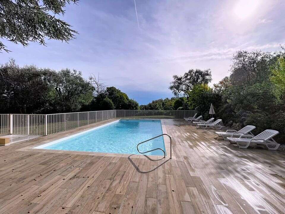 Appartement à ROQUEFORT-LES-PINS