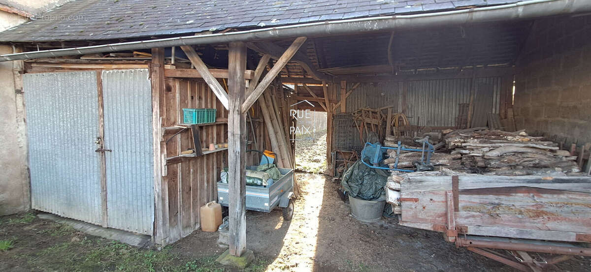 Terrain à LENCLOITRE