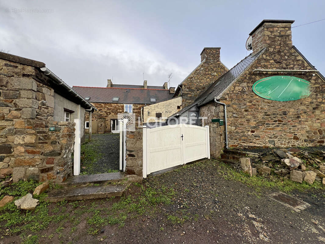 Maison à LEZARDRIEUX