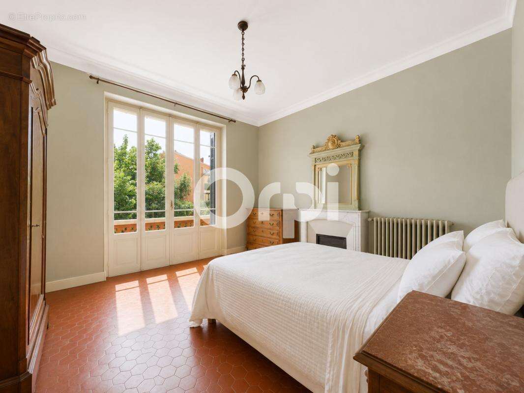 Grasse, maison de parfumeur sur 3 niveaux avec jardin et garage pour 7 à 8 voitures - photo 8