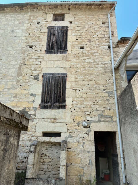 Maison à CASTELNAU-MONTRATIER