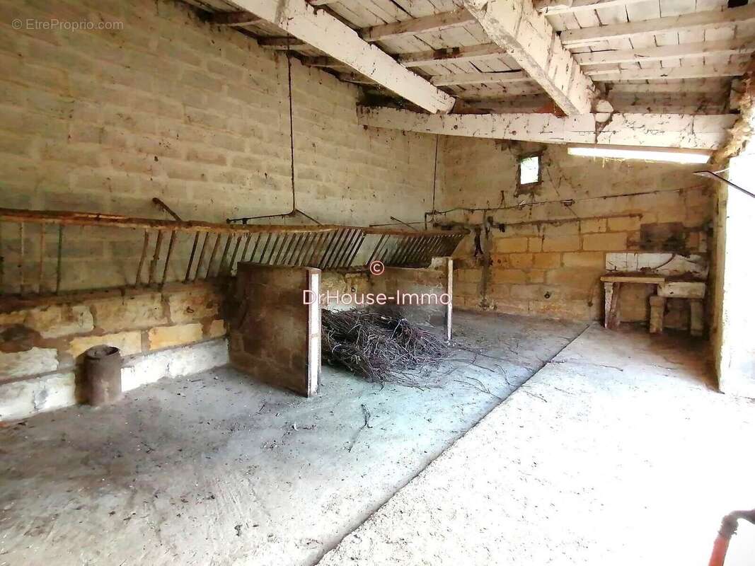 Maison à LES ARTIGUES-DE-LUSSAC