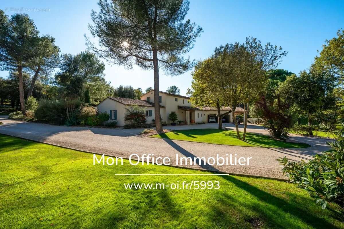 Référence : 5993-VCL. - Superbe propriété avec piscine - Parc paysager - Pays d'Aix en Provence - photo 12
