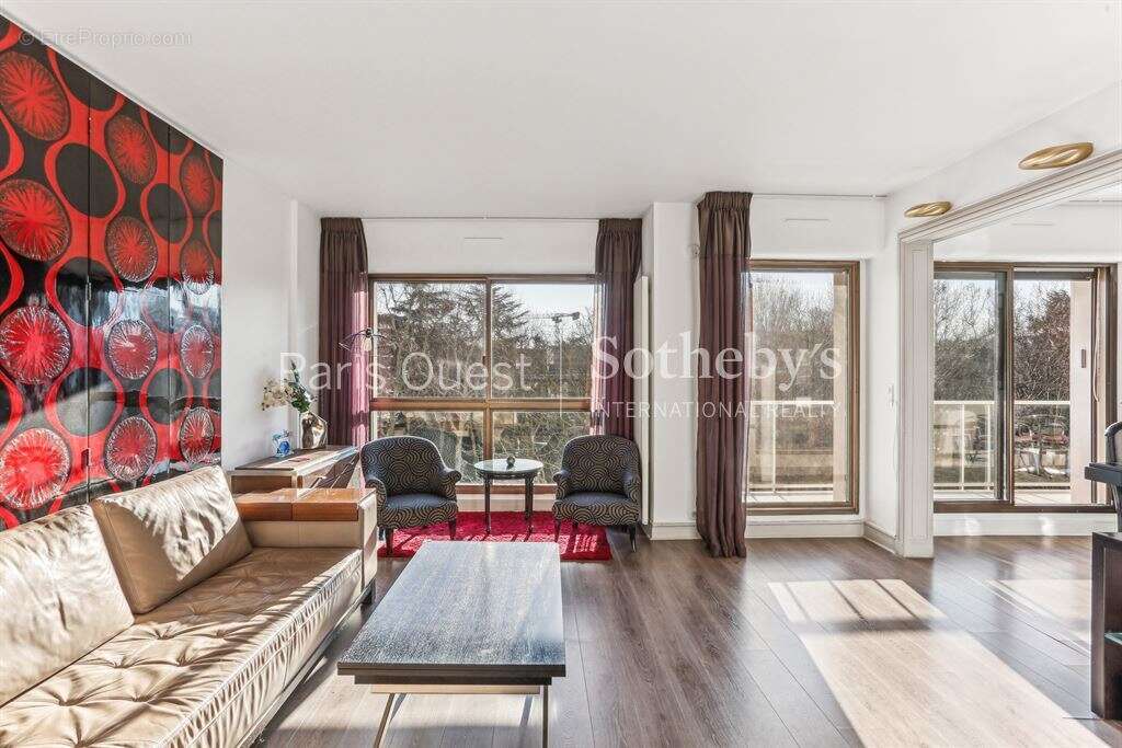 Appartement à NEUILLY-SUR-SEINE