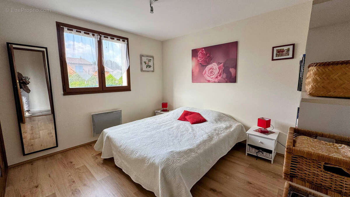 Maison à CHATEAUNEUF-LE-ROUGE