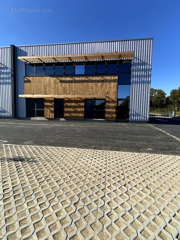 Commerce à TREILLIERES