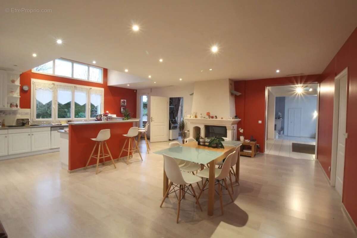 Maison à OZOIR-LA-FERRIERE