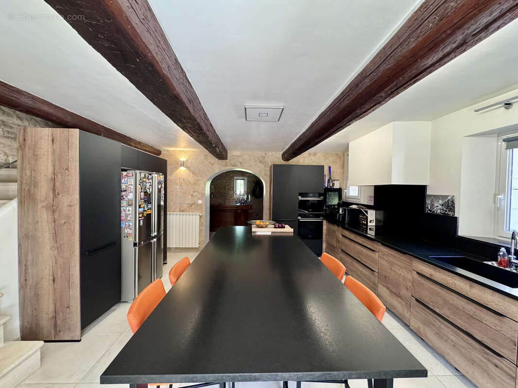 Maison à L'ISLE-SUR-LA-SORGUE