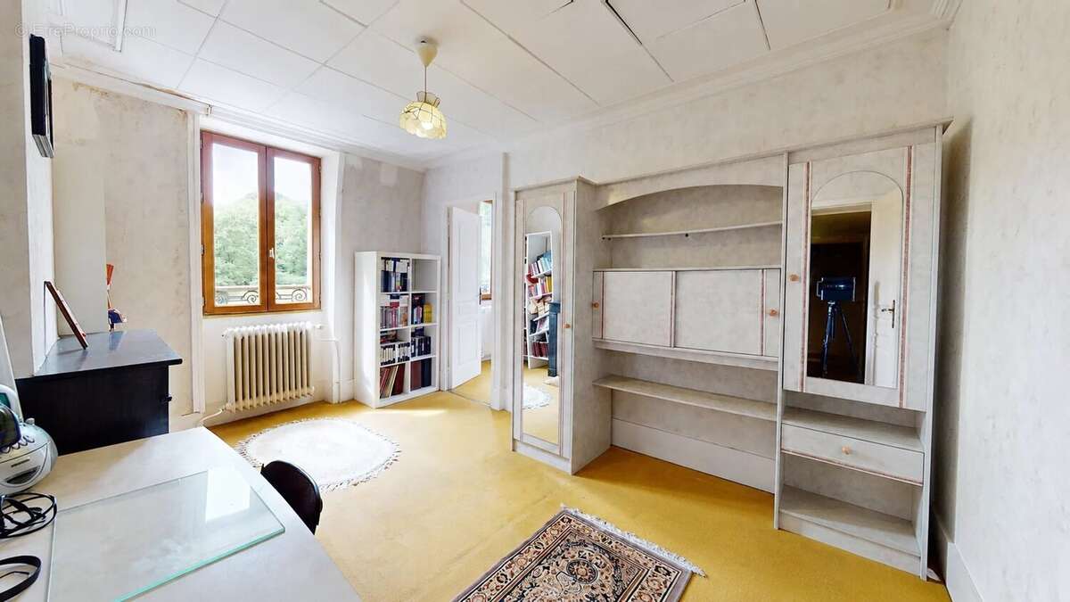 Maison à COUBRON