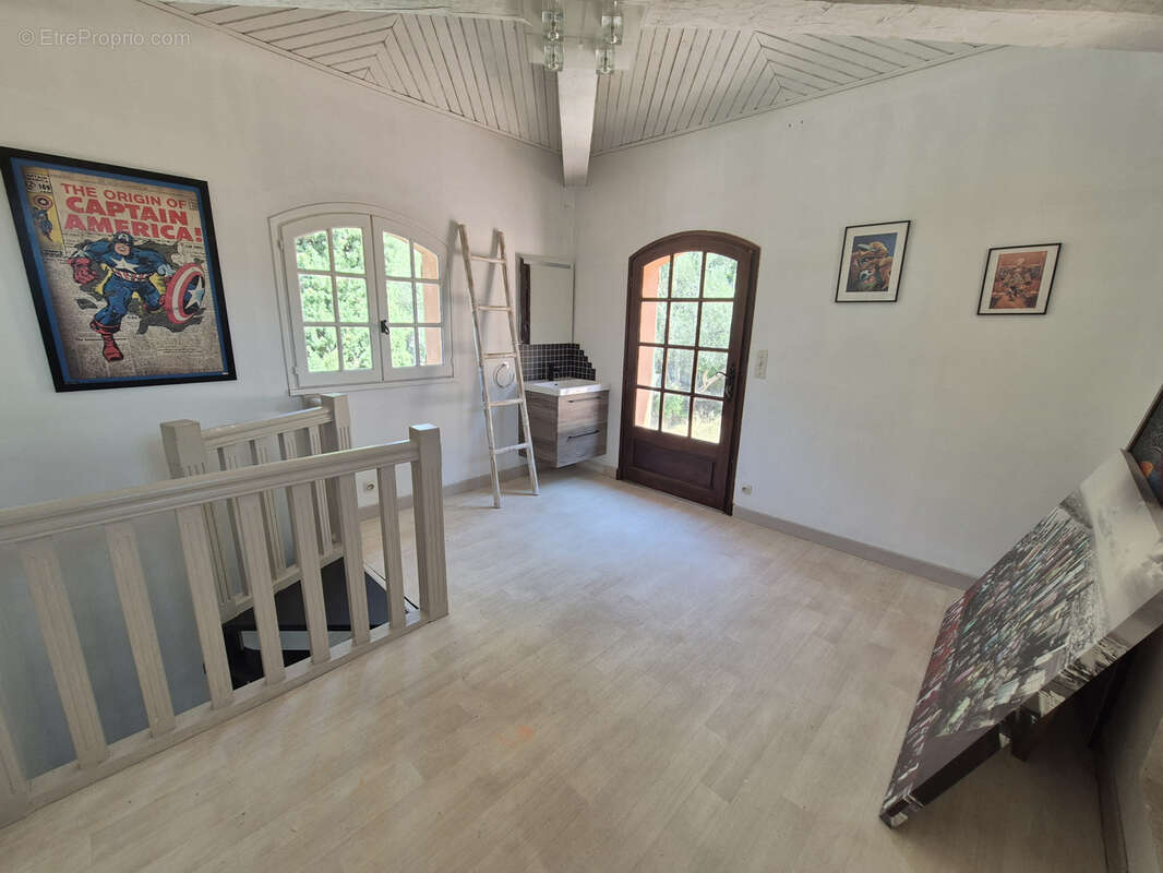 Maison à LE REVEST-LES-EAUX