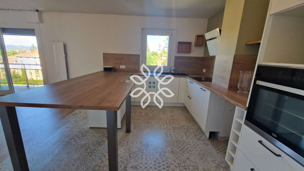 BEL APPARTEMENT F4 entièrement rénové avec GARAGE. - photo 13