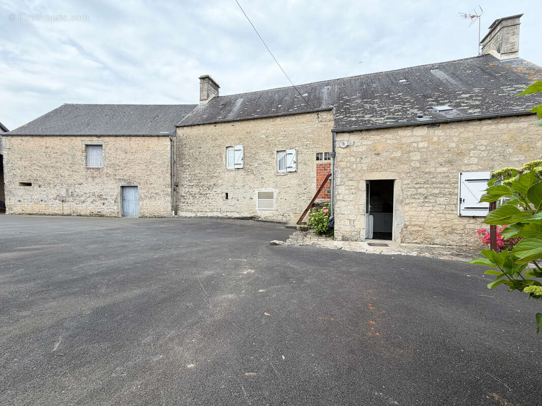 Belle propriété en pierre - Dépendances et garages - photo 6