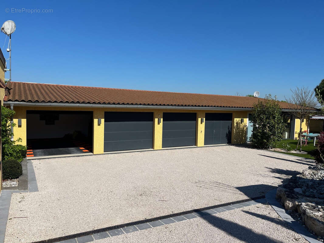 Maison à MONTMERLE-SUR-SAONE