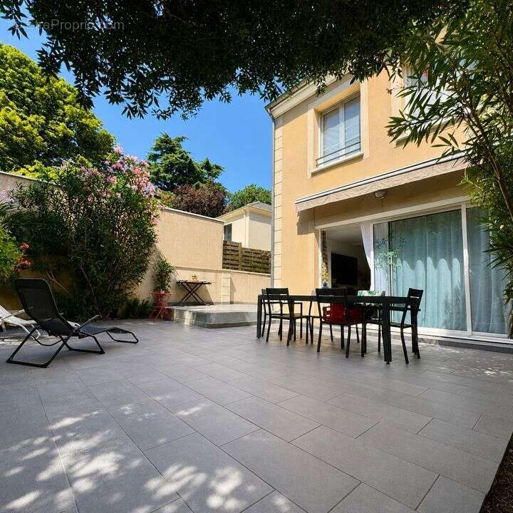 Maison à THIAIS