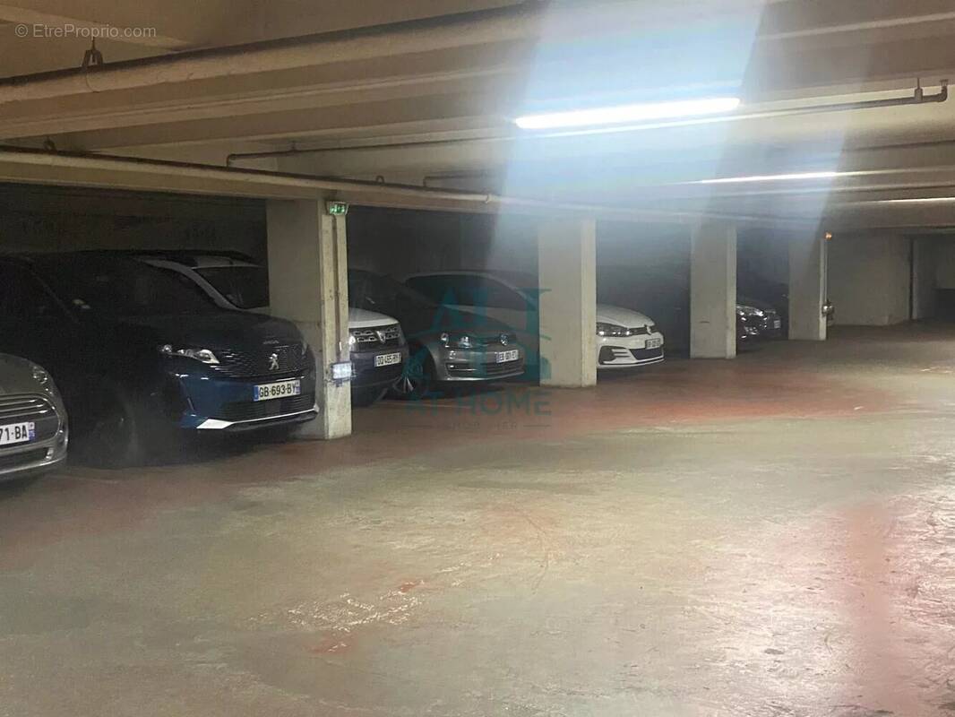 Parking à PARIS-10E