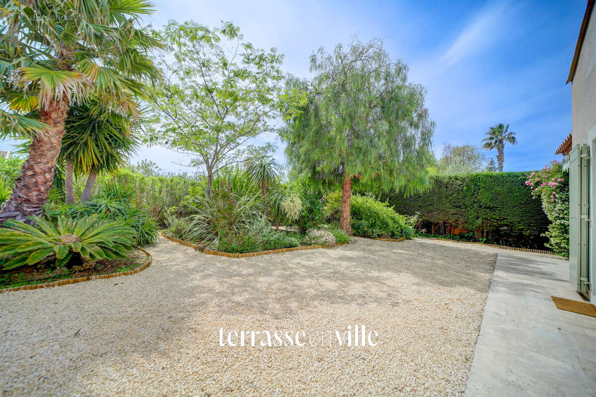 Saint cyr sur mer - villa plain pied t4 123m2 - dependance - proche village a pied - photo 24
