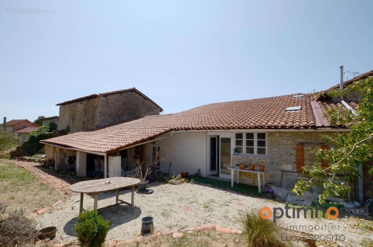  Charmante maison en pierre de 1780 pleine de caractère – Saint-Laurent-de-Céris (16)  - photo 22