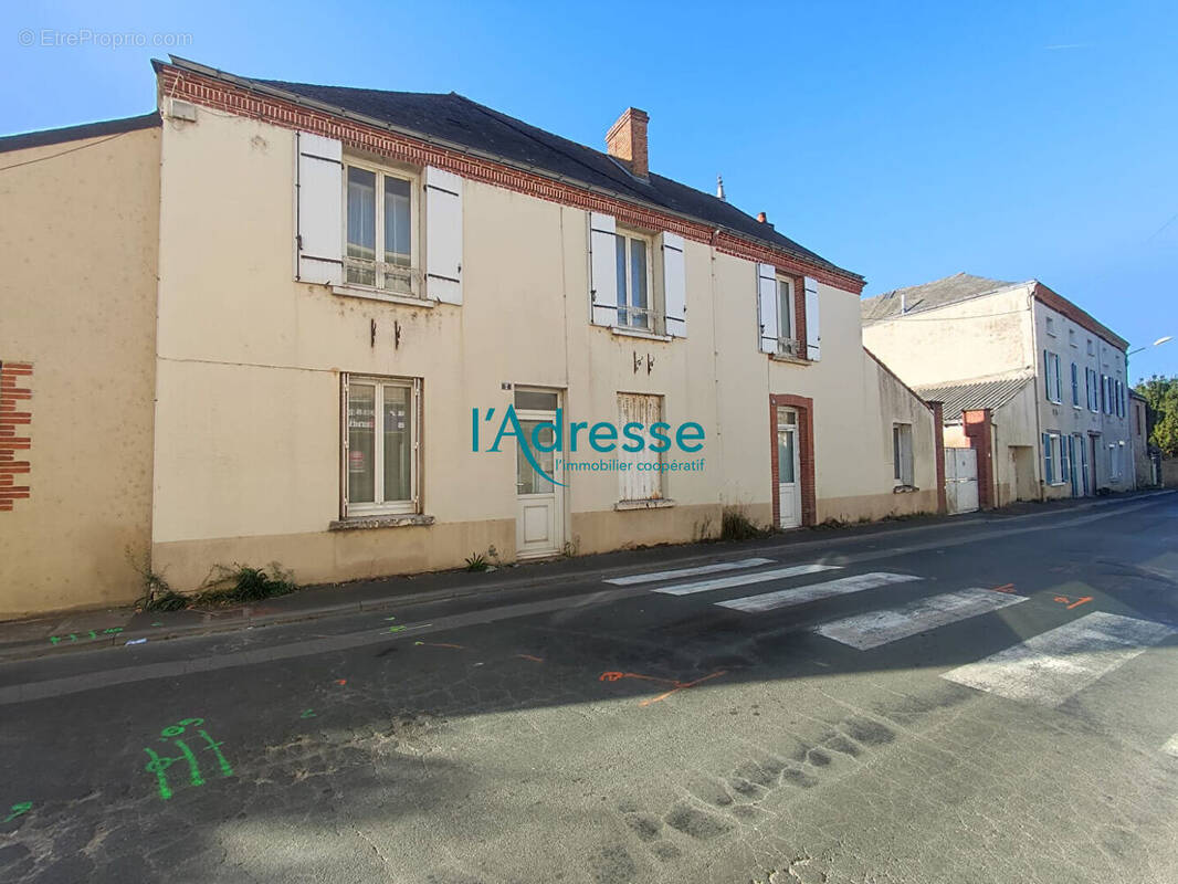 Maison à MONTREVAULT
