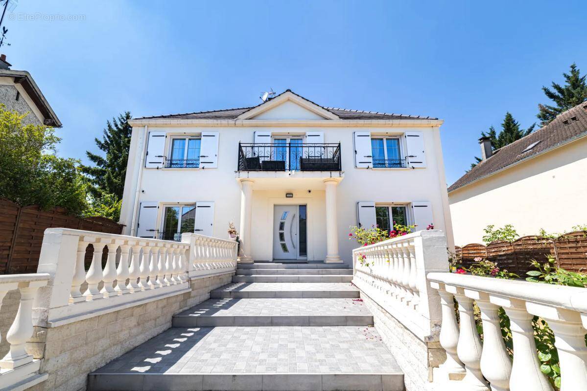 Maison à SARCELLES