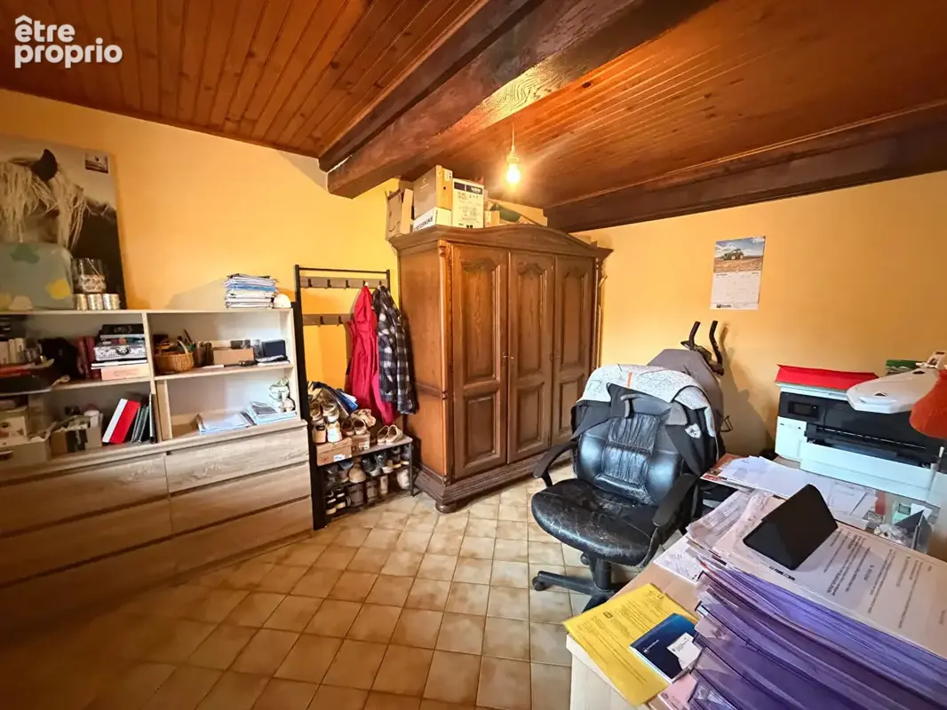 Ideal artisan! authentique corps de ferme organisé autour d'une grande cour - photo 6