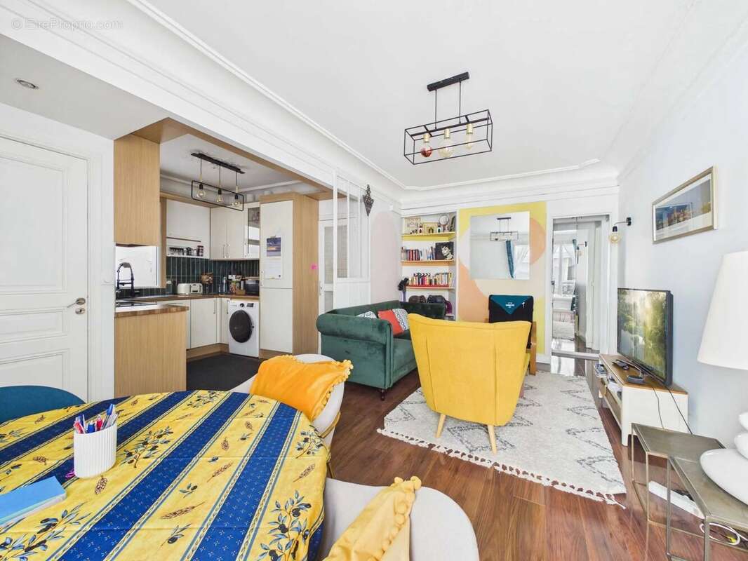 Appartement à PARIS-8E
