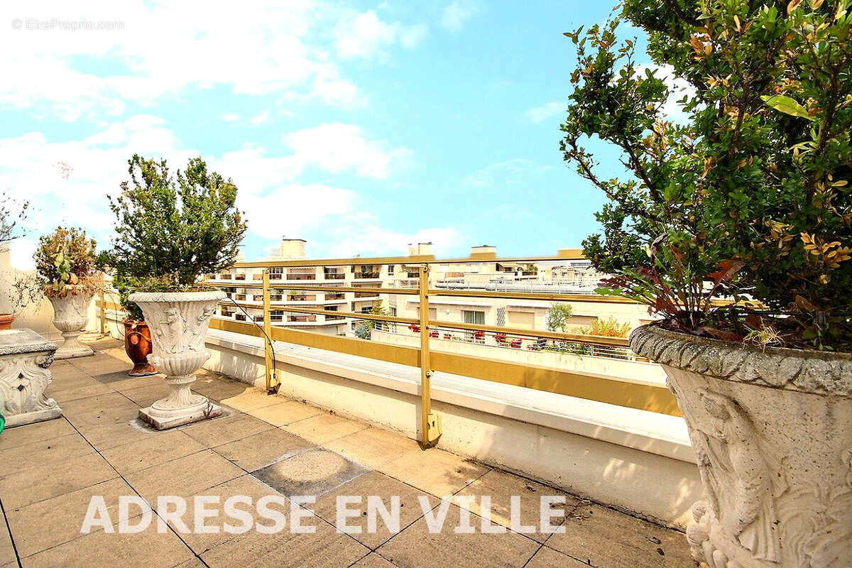 Appartement à LEVALLOIS-PERRET