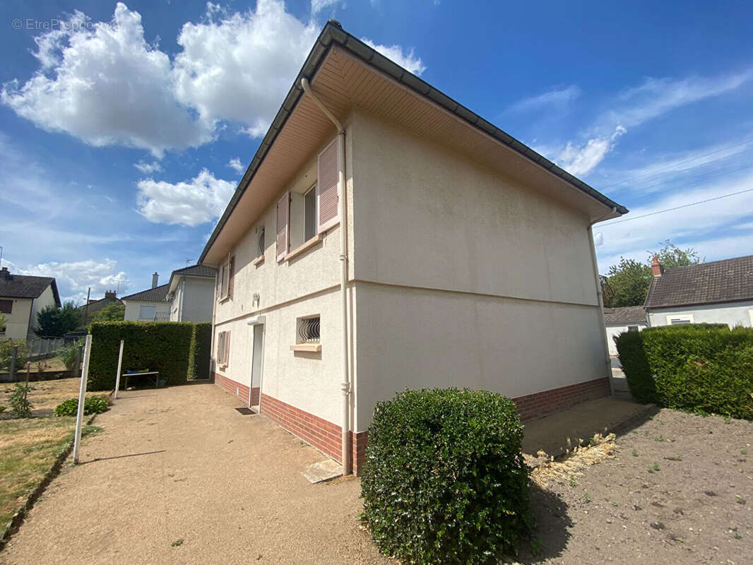 A vendre à Commentry - Jolie Maison ( 125 m2) - 3 Chambres - Terrain 445 m² - photo 15