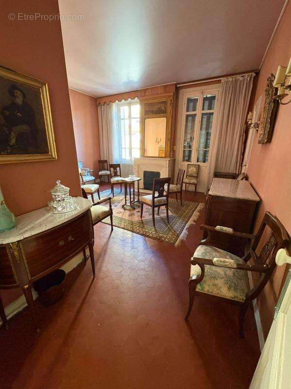 Commerce à VALLAURIS