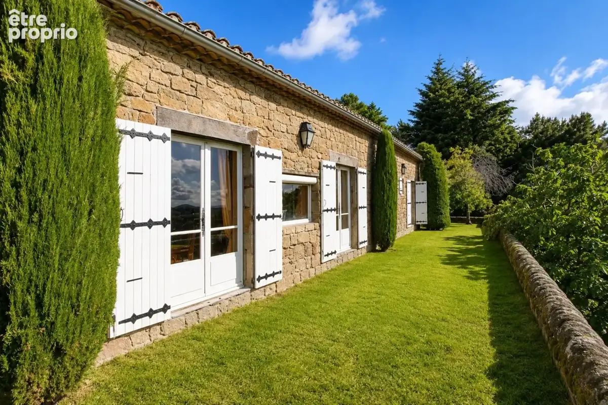 Propriété de caractère en pierre – 556 m² – Saint-Étienne-de-Serre - photo 5