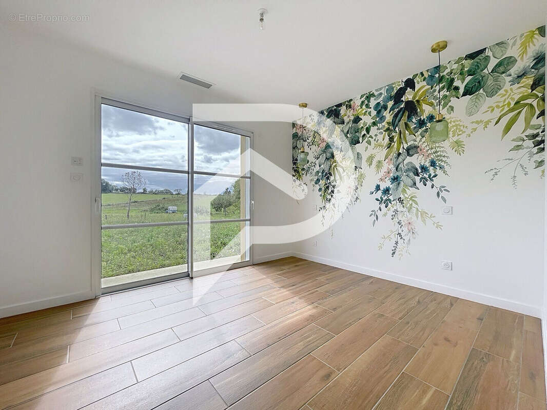 Maison à FREJAIROLLES