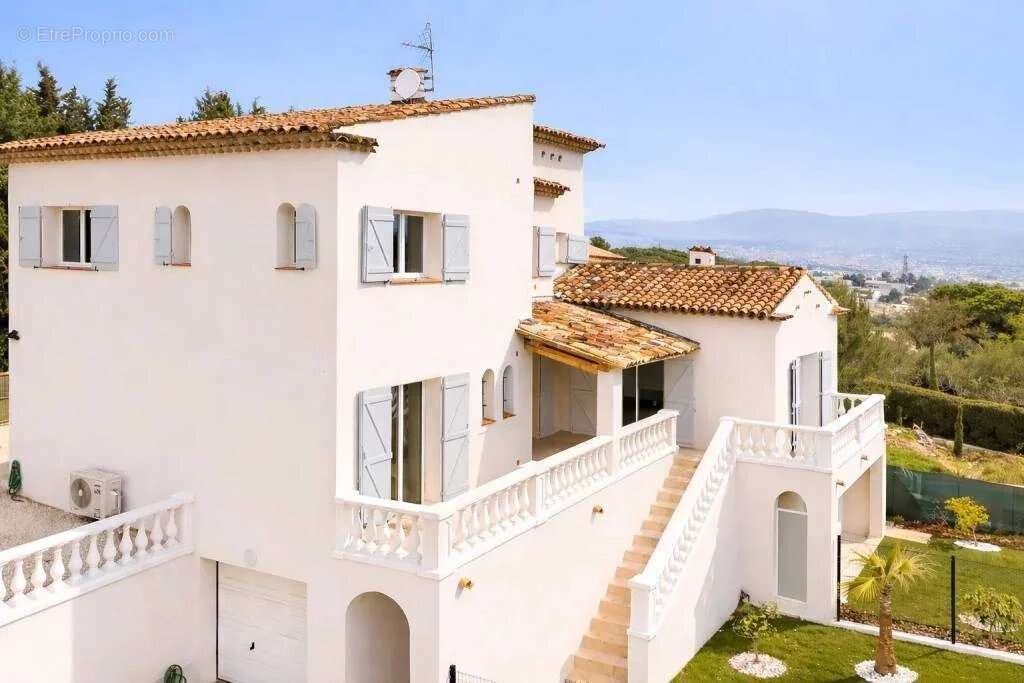 Maison à LA ROQUETTE-SUR-SIAGNE