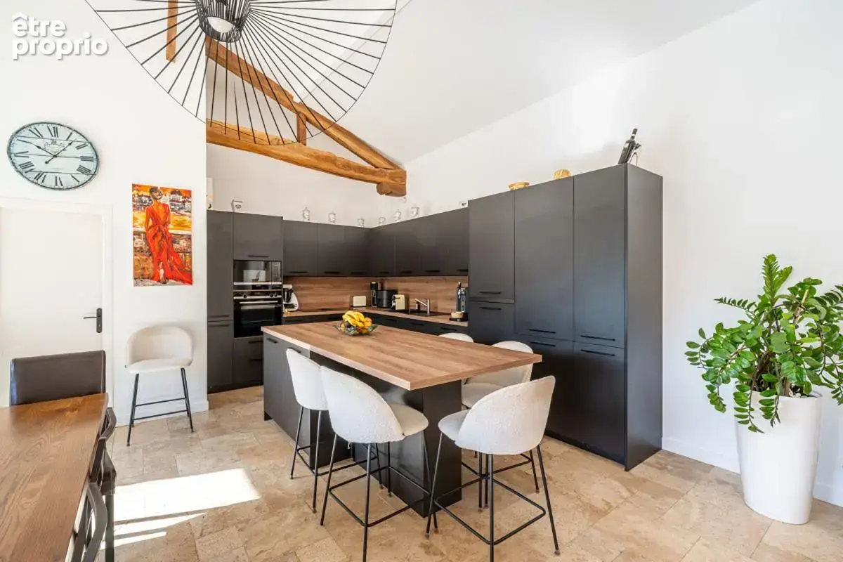 Maison Pierres Dorées entièrement rénovée avec matériaux de qualité - photo 4