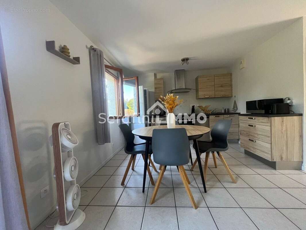 Appartement à POISY