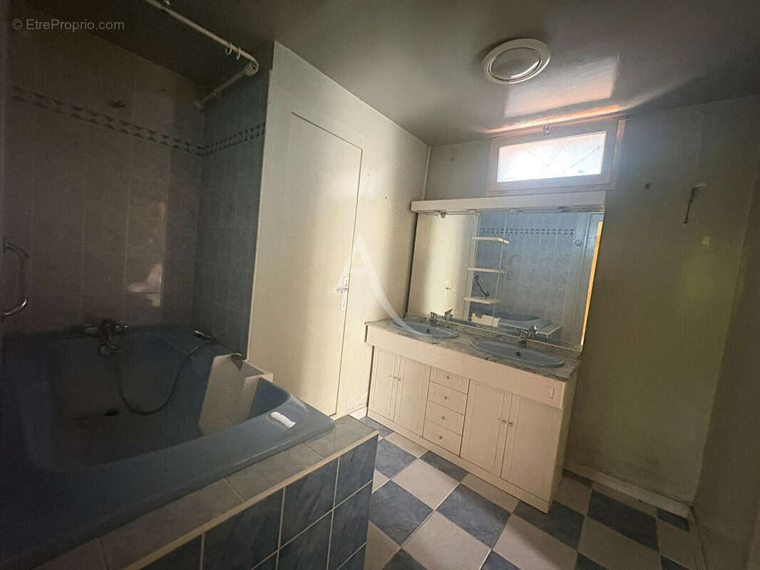 Maison à SAINT-JUST-LUZAC