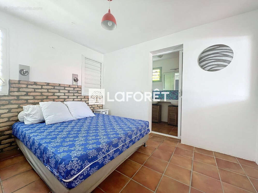 Maison F4  à Sainte Anne avec garage et piscine - photo 13