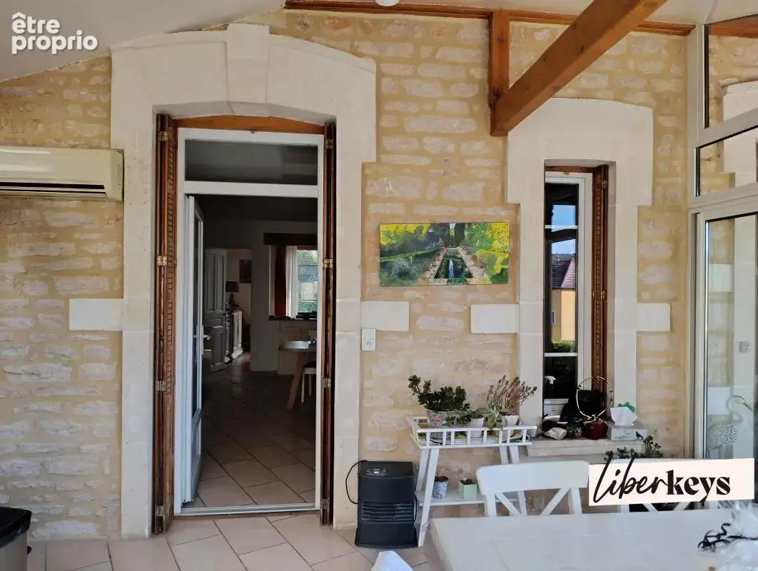 Maison de maître- 266 m² habitables - 8 chambres + studio de 85 m² - 1615 m² de terrain - piscine - garages - photo 11