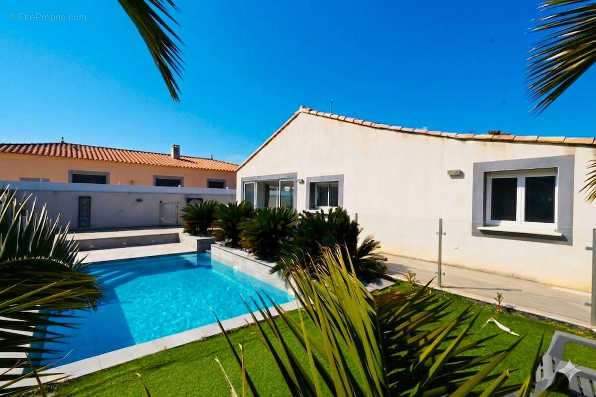 Maison à MAUGUIO