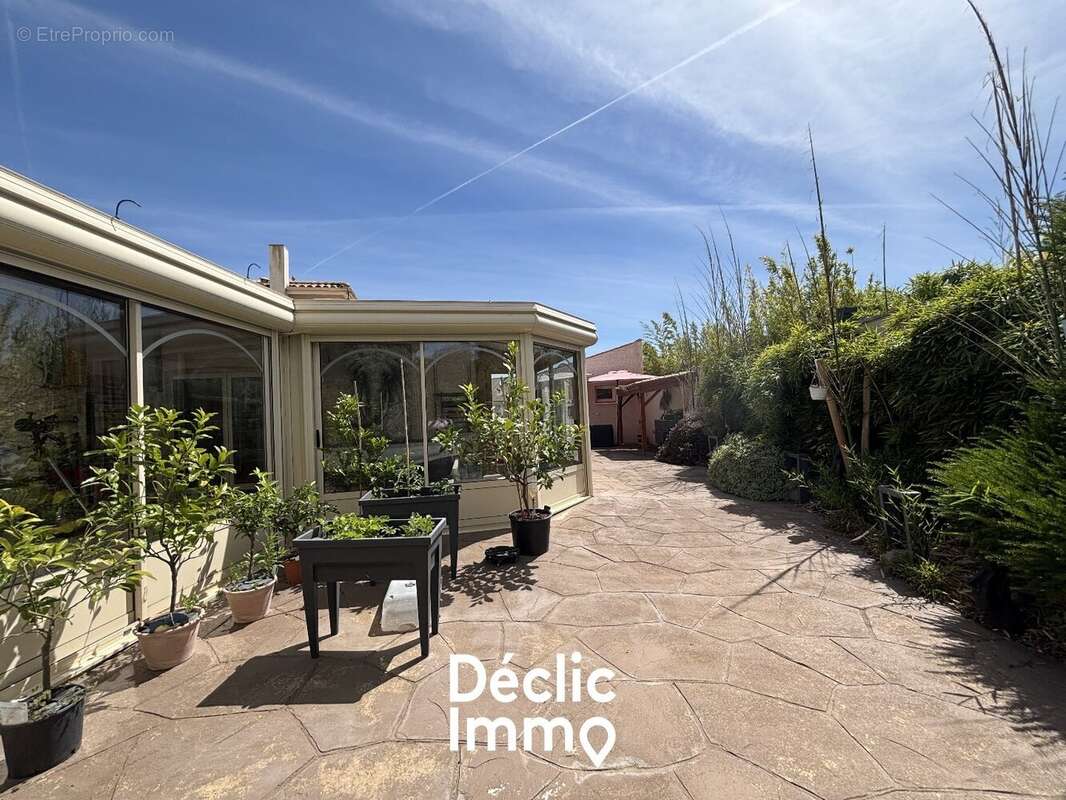 La Jarrie - Maison avec jardin, piscine, dépendances et spa - photo 15