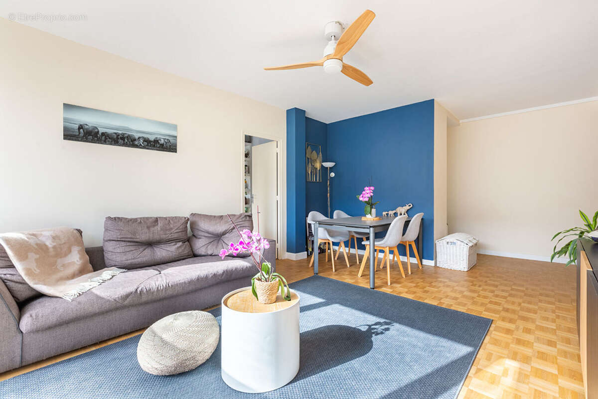 Appartement à COURBEVOIE